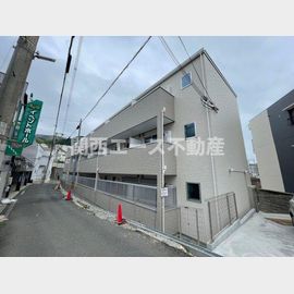 石切駅より徒歩1分 築2年 3階建の賃貸物件