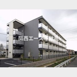 久宝寺駅より徒歩11分 築17年8ヶ月 4階建の賃貸物件