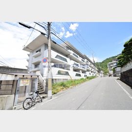新石切駅より徒歩25分 築41年1ヶ月 3階建の賃貸物件