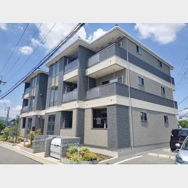 長尾駅より徒歩8分 築4年2ヶ月 3階建の賃貸物件