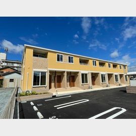 西飾磨駅より徒歩7分 築4年7ヶ月 2階建の賃貸物件