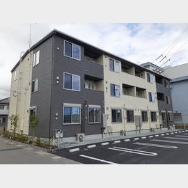 亀山駅より徒歩10分 1階 築3年10ヶ月の賃貸物件