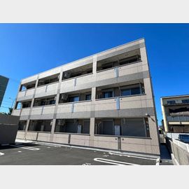 亀山駅より徒歩10分 1階 築3年の賃貸物件