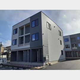 播磨高岡駅より徒歩27分 築5年6ヶ月 3階建の賃貸物件