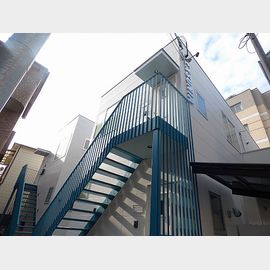 青木駅より徒歩4分 築11年9ヶ月 2階建の賃貸物件