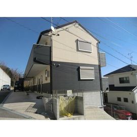 六甲駅より徒歩25分 築5年11ヶ月 2階建の賃貸物件