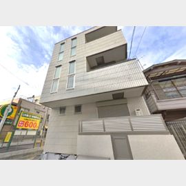 青木駅より徒歩8分 築9年の賃貸物件