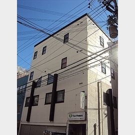 三ノ宮駅より徒歩7分 築28年 4階建の賃貸物件