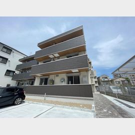 御崎公園駅より徒歩3分 築1年11ヶ月 3階建の賃貸物件