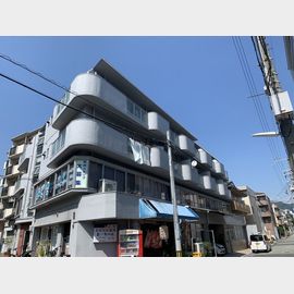 六甲道駅より徒歩3分 築47年2ヶ月 4階建の賃貸物件