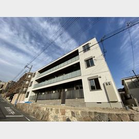 六甲駅より徒歩8分 2階 築5年2ヶ月の賃貸物件