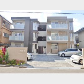 甲子園駅より徒歩6分 築8年9ヶ月 3階建の賃貸物件