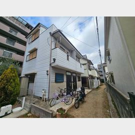 青木駅より徒歩2分 築28年10ヶ月 3階建の賃貸物件