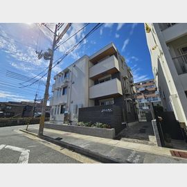 住吉駅より徒歩10分 築2年11ヶ月 3階建の賃貸物件