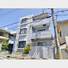 六甲駅より徒歩4分 築35年8ヶ月 3階建の賃貸物件