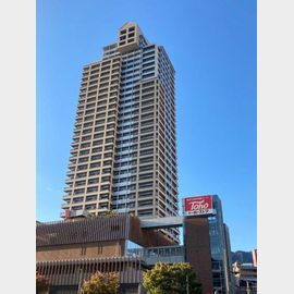 六甲道駅より徒歩2分 築22年11ヶ月 33階建の賃貸物件