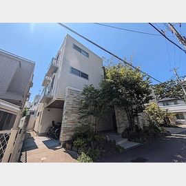 夙川駅より徒歩3分 築6年9ヶ月 3階建の賃貸物件