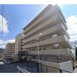 六甲駅より徒歩35分 築47年10ヶ月 8階建の賃貸物件