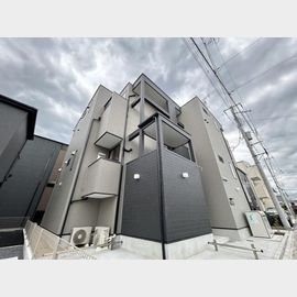 八潮駅より徒歩13分 築1年4ヶ月 2階建の賃貸物件