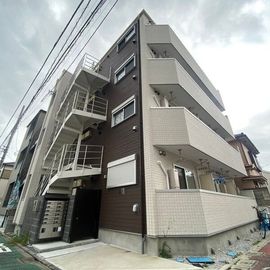 北綾瀬駅より徒歩11分 築4年9ヶ月 4階建の賃貸物件