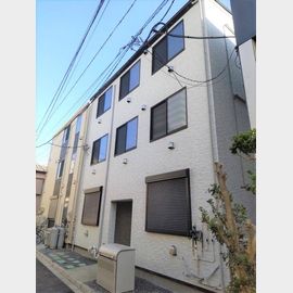 町屋駅より徒歩13分 築4年2ヶ月 3階建の賃貸物件