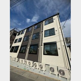 草加駅より徒歩18分 新築 3階建の賃貸物件