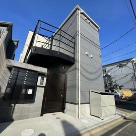 舎人駅より徒歩12分 築3年8ヶ月 2階建の賃貸物件