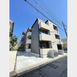 谷塚駅より徒歩10分 築1年10ヶ月 3階建の賃貸物件