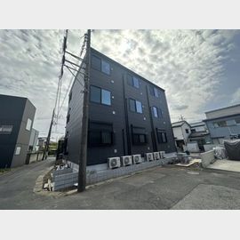 草加駅より徒歩9分 新築 3階建の賃貸物件