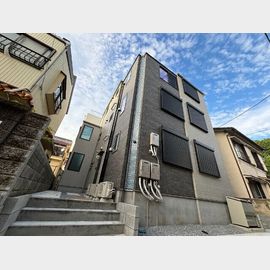 梅島駅より徒歩6分 築2年2ヶ月 3階建の賃貸物件