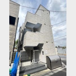 青井駅より徒歩10分 築8年 3階建の賃貸物件