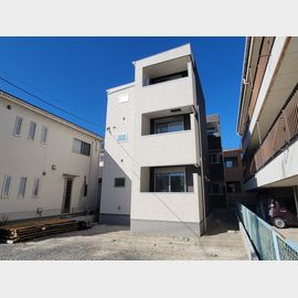 北長瀬駅より徒歩20分 築1年 3階建の賃貸物件