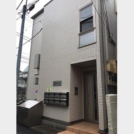 東新宿駅より徒歩6分 築17年3ヶ月 3階建の賃貸物件