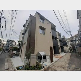 春日駅より徒歩11分 築2年1ヶ月 3階建の賃貸物件