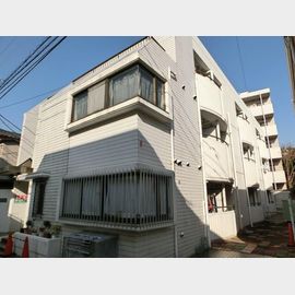 新宿駅より徒歩12分 築39年8ヶ月 3階建の賃貸物件