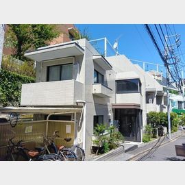 牛込柳町駅より徒歩6分 築37年1ヶ月 3階建の賃貸物件