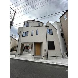 綾瀬駅より徒歩10分 築2年8ヶ月 3階建の賃貸物件
