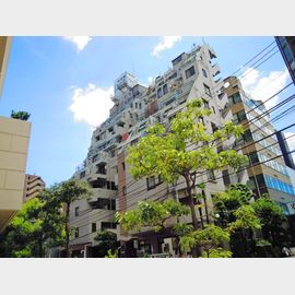 新宿駅より徒歩6分 3階 築30年7ヶ月の賃貸物件