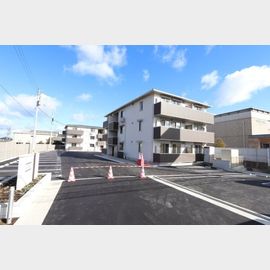 円座駅より徒歩16分 築3年11ヶ月 3階建の賃貸物件