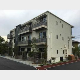 綾川駅より徒歩12分 築8年4ヶ月 3階建の賃貸物件