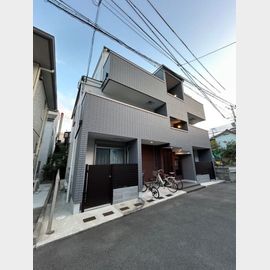 湊川駅より徒歩11分 築3年10ヶ月 3階建の賃貸物件