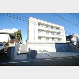 宮前平駅より徒歩8分 築9年8ヶ月 3階建の賃貸物件
