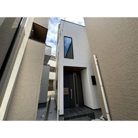 平間駅より徒歩13分 築3年7ヶ月 3階建の賃貸物件