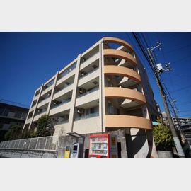 梶が谷駅より徒歩10分 築20年3ヶ月 5階建の賃貸物件