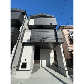 南与野駅より徒歩15分 築2年10ヶ月 3階建の賃貸物件