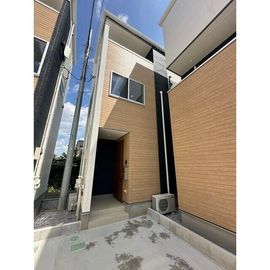 浦和駅より徒歩15分 築1年8ヶ月 3階建の賃貸物件