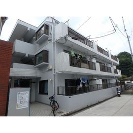 地下鉄成増駅より徒歩15分 築37年4ヶ月 3階建の賃貸物件