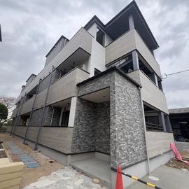 西浦和駅より徒歩13分 築2年8ヶ月 3階建の賃貸物件