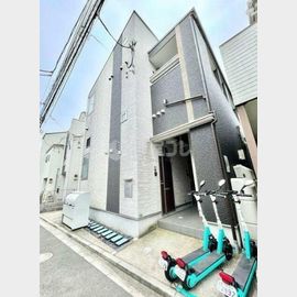 新中野駅より徒歩5分 築7年10ヶ月 2階建の賃貸物件