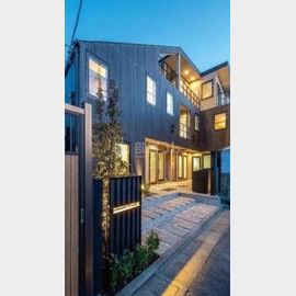 梅ヶ丘駅より徒歩9分 築5年9ヶ月 3階建の賃貸物件